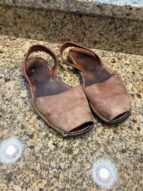 Pons Avarca sandals size 8 brown leather play condition
